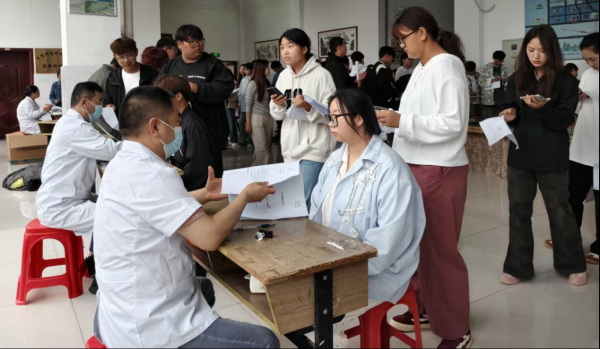 我校顺利完成 2025级新生体检工作