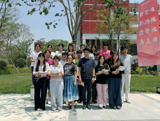交通工程学院开展“校园植物认知实践与手绘实训”教学活动