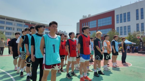 交通工程学院举办“迎篮而上·青春飞扬”篮球比赛
